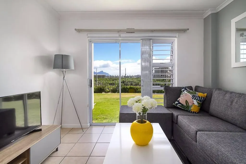 Ocean Breeze, Muizenberg, Cape Town Apartment