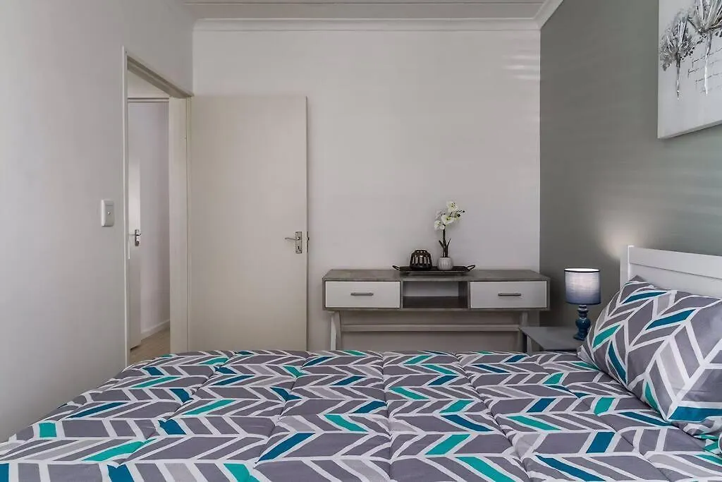Ocean Breeze, Muizenberg, Cape Town Apartment